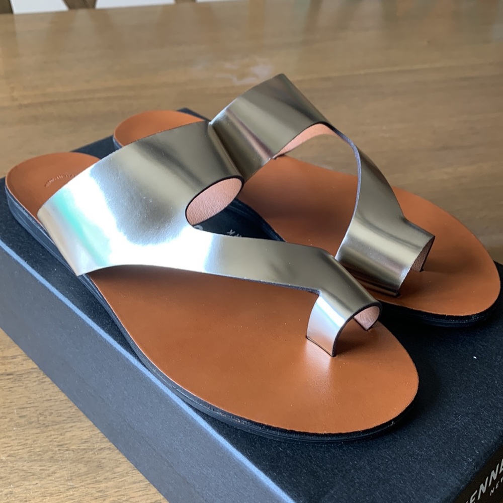 NWT NIB Kenneth Cole New York Women's Palm Sandal, Light Gold, 10 M - Picture 4 of 7
